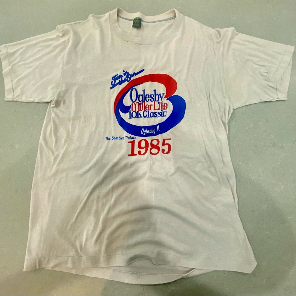 Oglesby 1985 White Graphic T-Shirt Men’s XL 46 vintage - Miller Lite 10k Classic